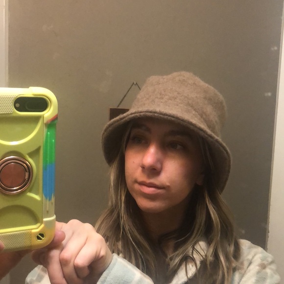 wool bucket hat from OAK + FORT 😍 - Picture 2 of 5